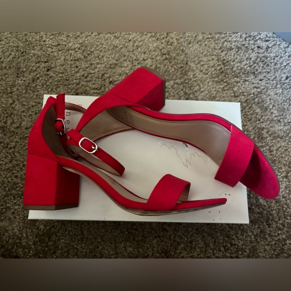 Red heels - Picture 3 of 5